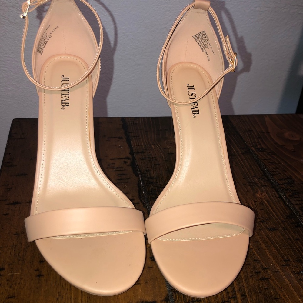 Beautiful nude heels 9W